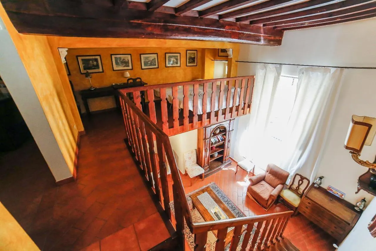 Traditional Apt Close To The Duomo - Private Yard! Apartment Florence Italy